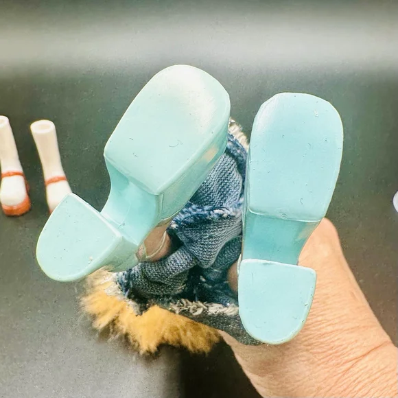 Bratz First Edition Cloe Doll ‘Altered’ 10" Blonde Hair W Outfit & Shoes 2001 - Picture 8 of 15